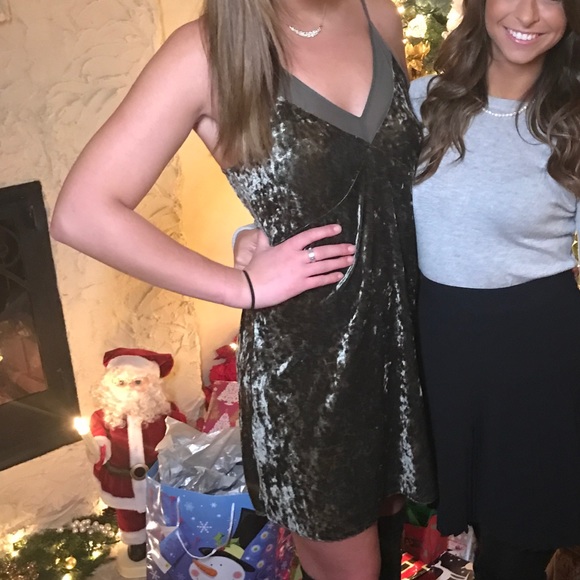 Green Velvet Party Dress - Picture 4 of 5